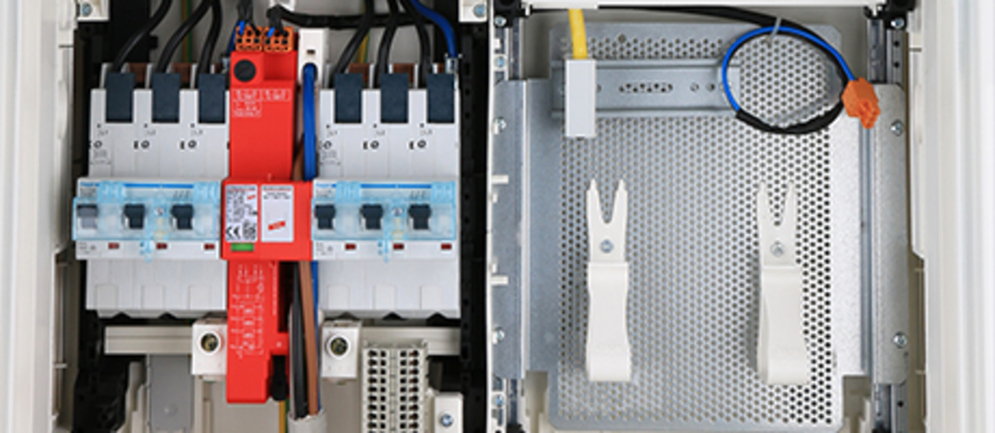 Hausanschluss, Zähler und Unterverteiler bei Innotech Solar GmbH in Euerbach